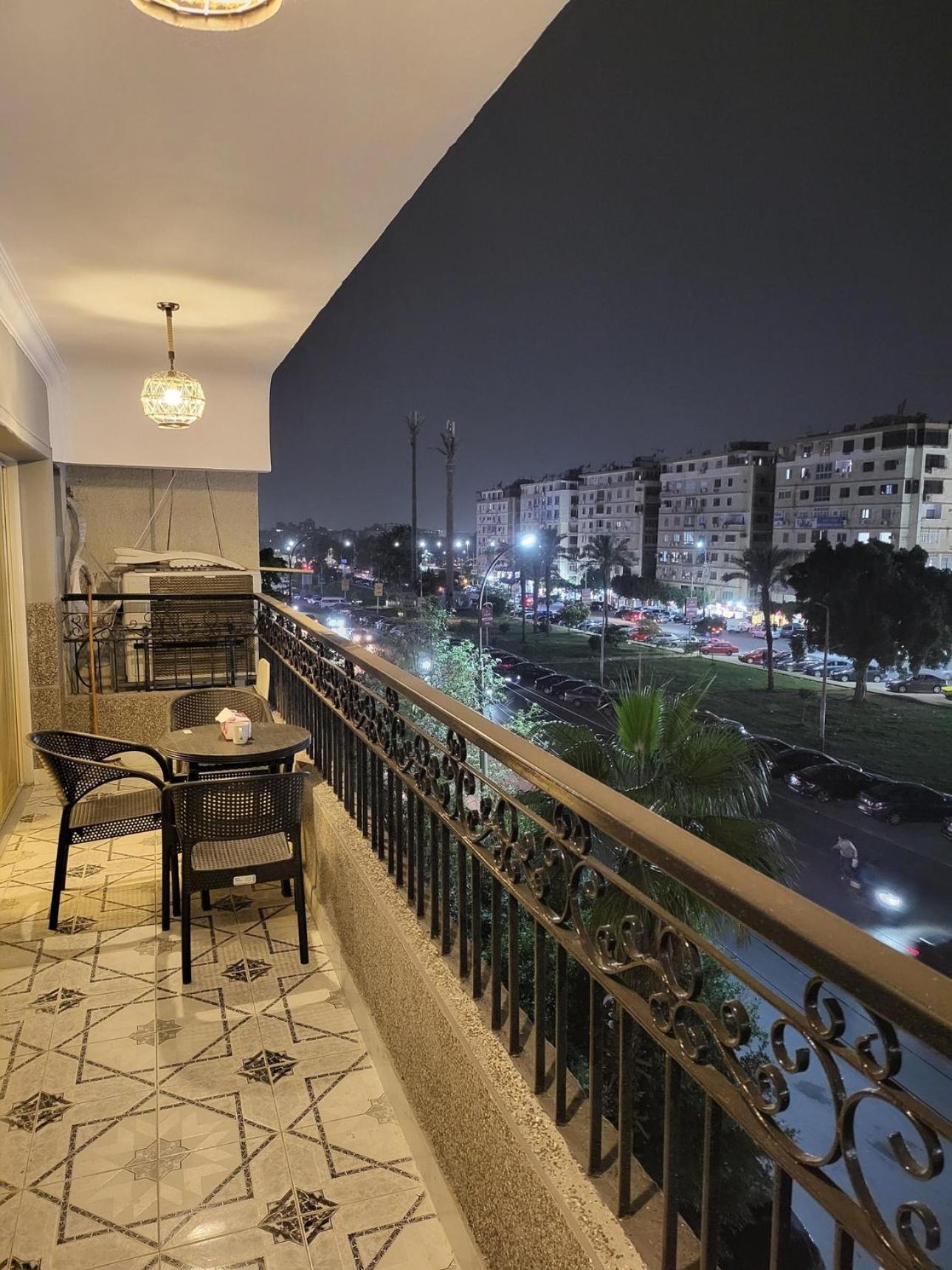 Flat At Prime Location With Wifi And Garden View Near Cai Airport Cairo