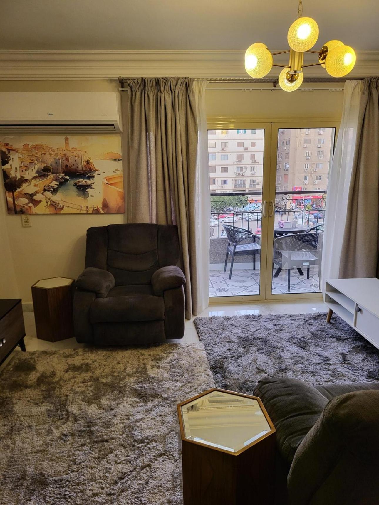 Flat At Prime Location With Wifi And Garden View Near Cai Airport Apartamento *