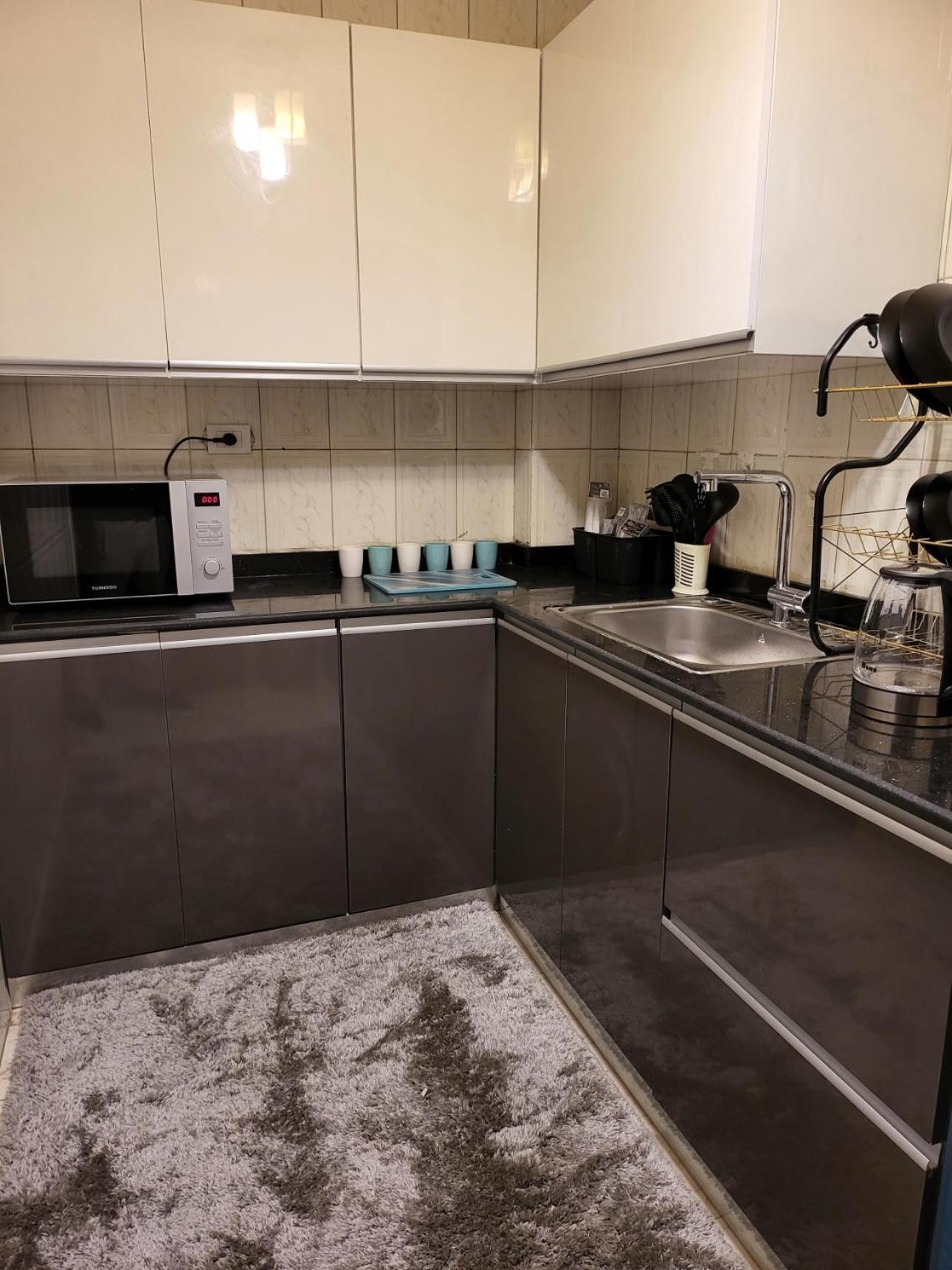 Flat At Prime Location With Wifi And Garden View Near Cai Airport