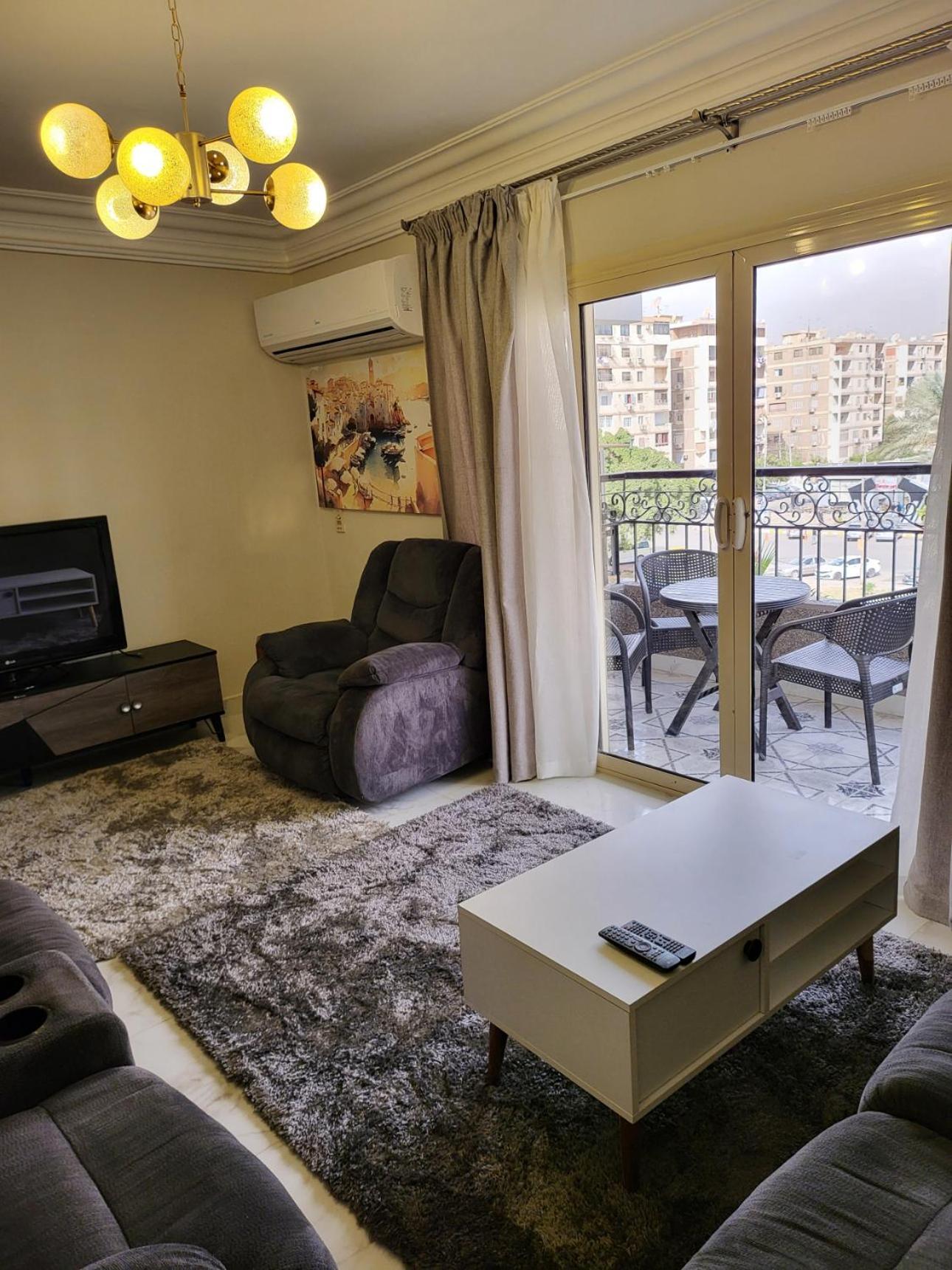 Flat At Prime Location With Wifi And Garden View Near Cai Airport Appartement Le Caire