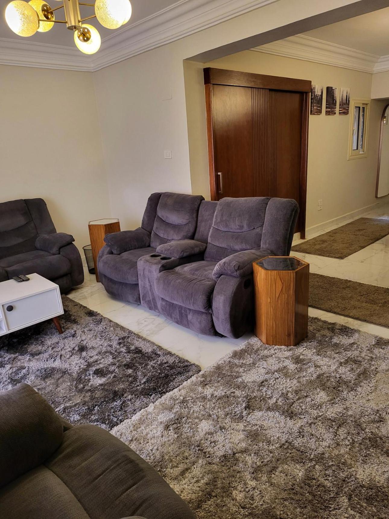 Flat At Prime Location With Wifi And Garden View Near Cai Airport Apartamento *