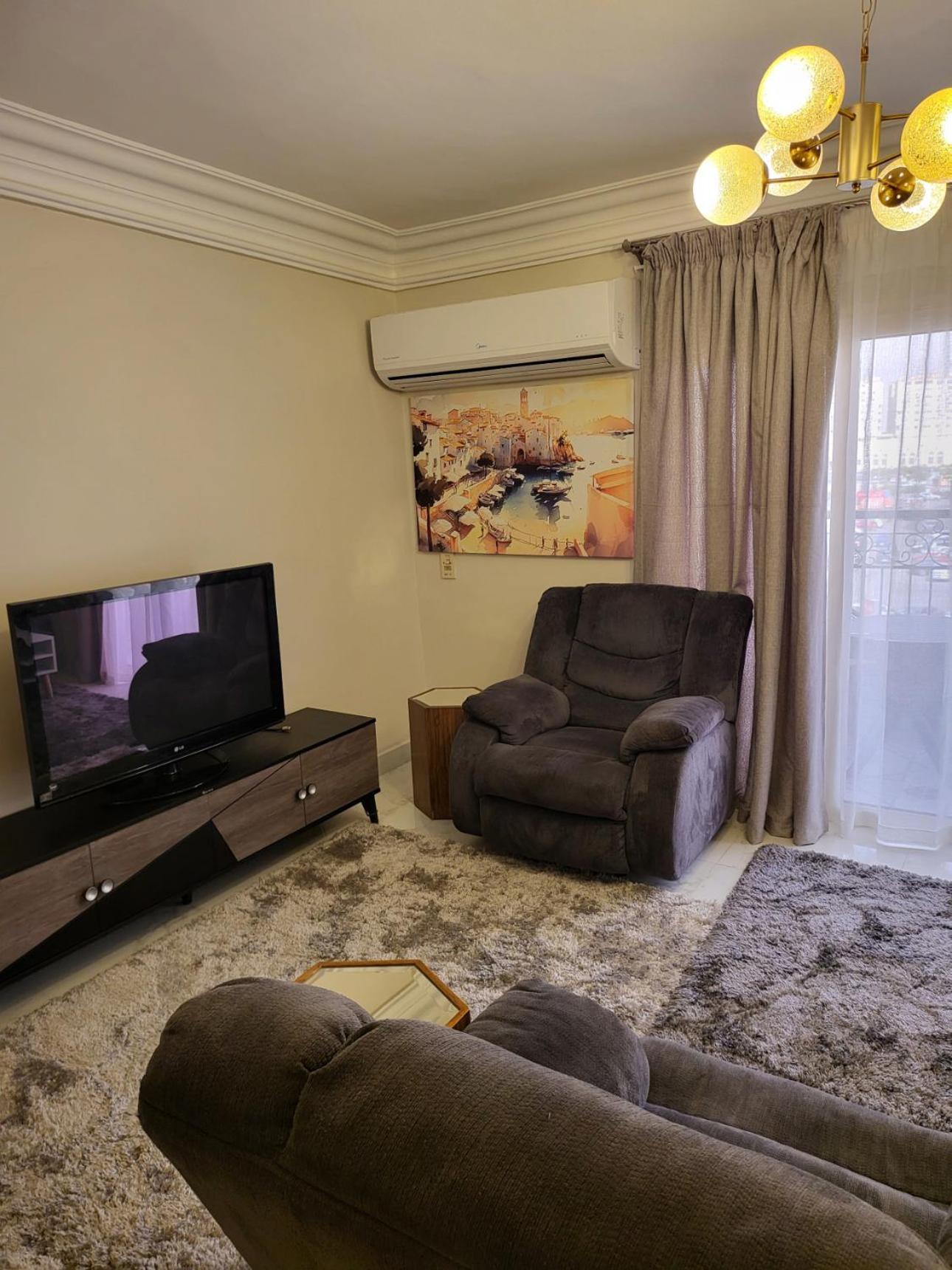 Flat At Prime Location With Wifi And Garden View Near Cai Airport Cairo