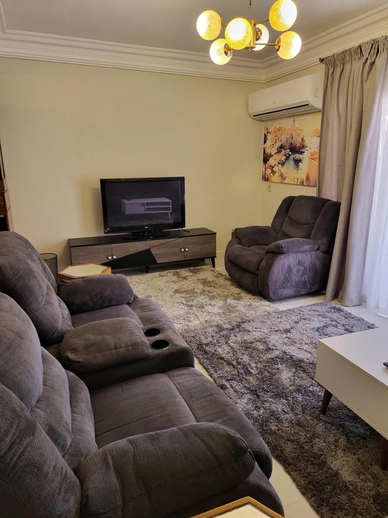Flat At Prime Location With Wifi And Garden View Near Cai Airport Cairo