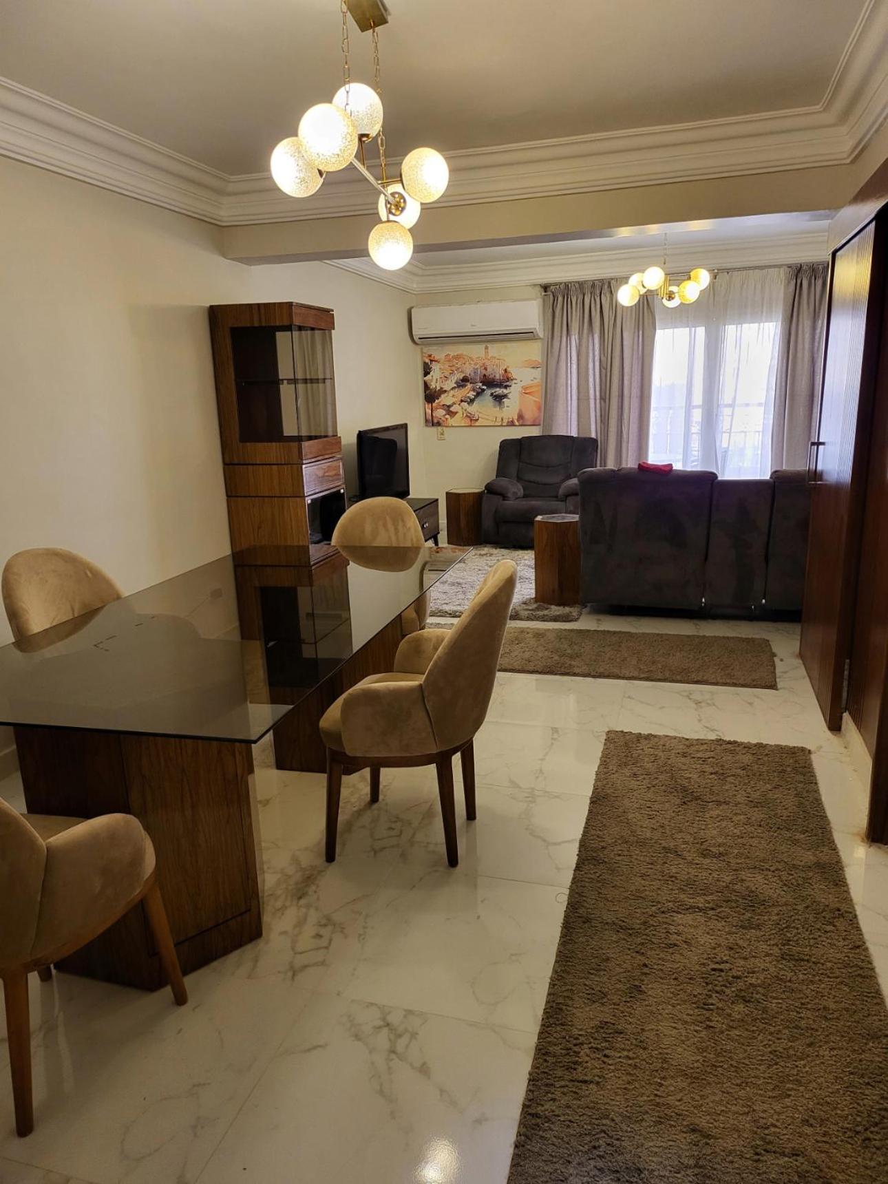 Flat At Prime Location With Wifi And Garden View Near Cai Airport Cairo